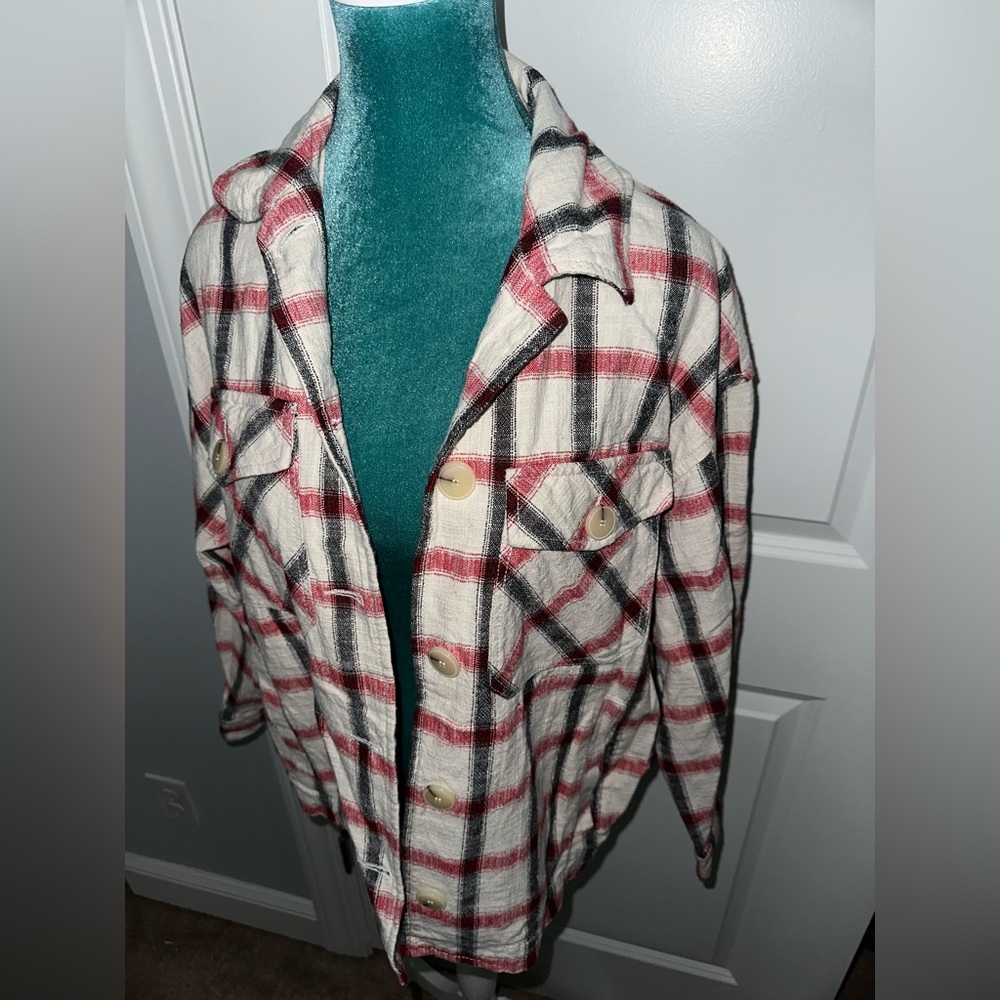 Plaid button down 👚✨ - Picture 2 of 6